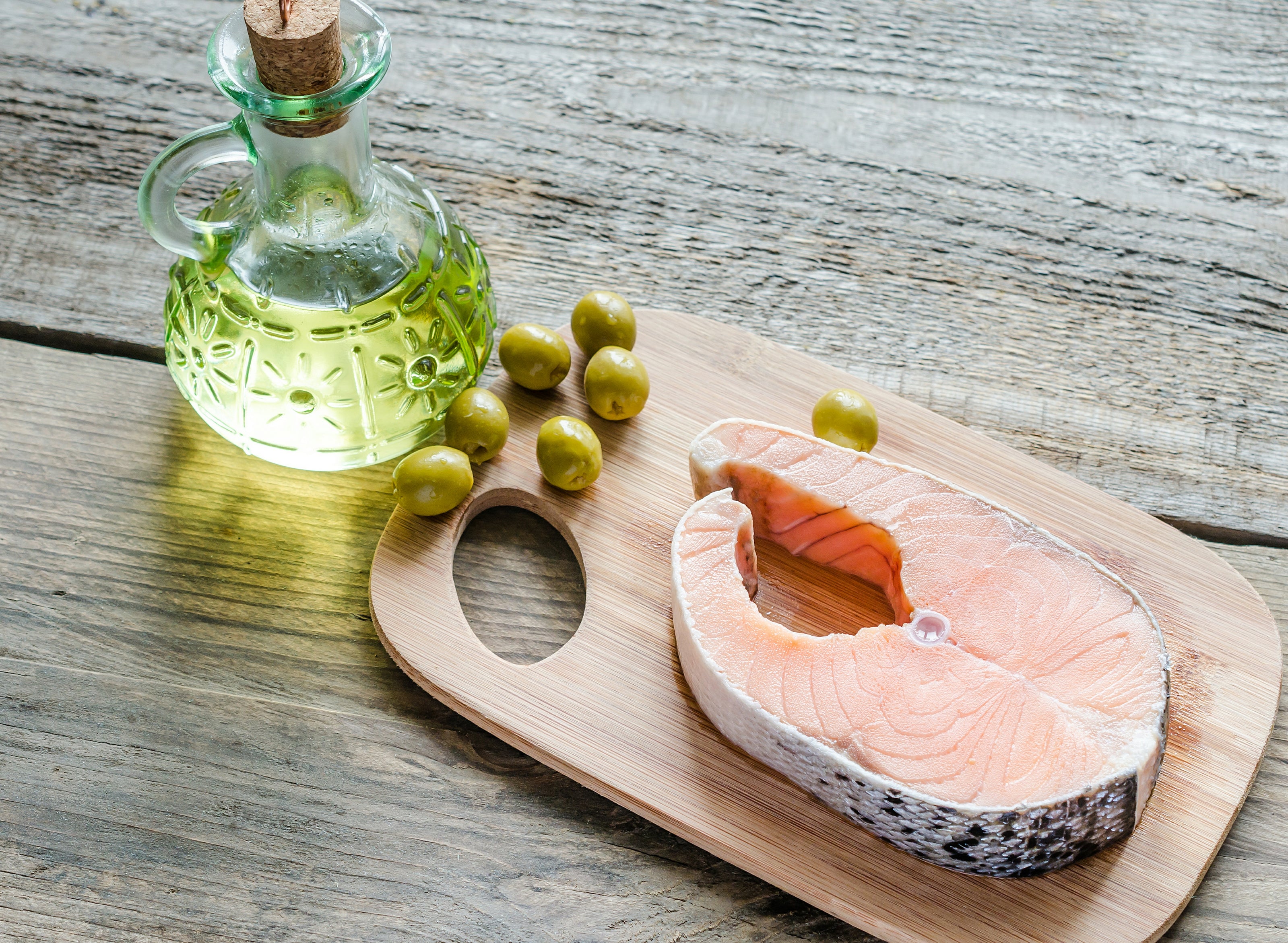 food-with-unsaturated-fats-salmon-and-olive-oil-2023-11-27-05-20-36-utc.jpg__PID:e67d9546-d743-4a95-a62a-ce36bd8393e9